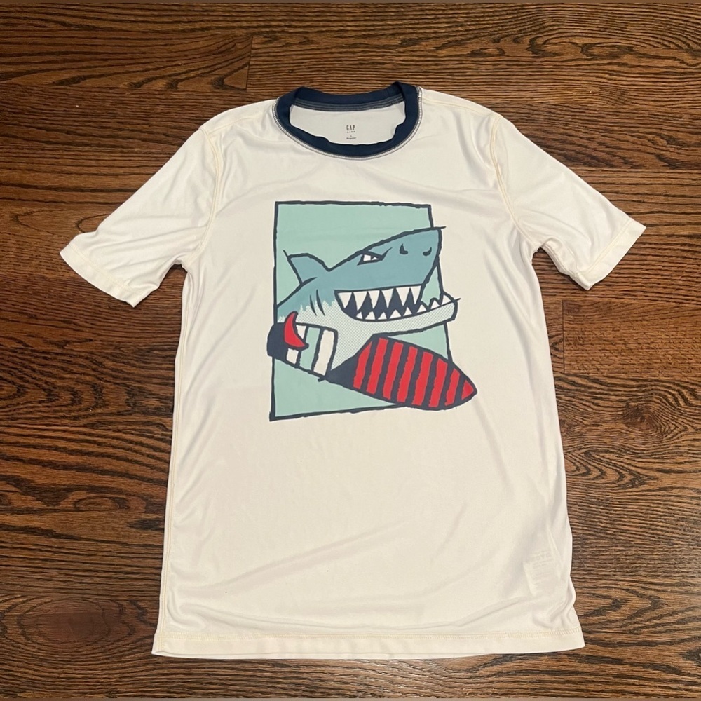 Gap swim top boys size L white shark print